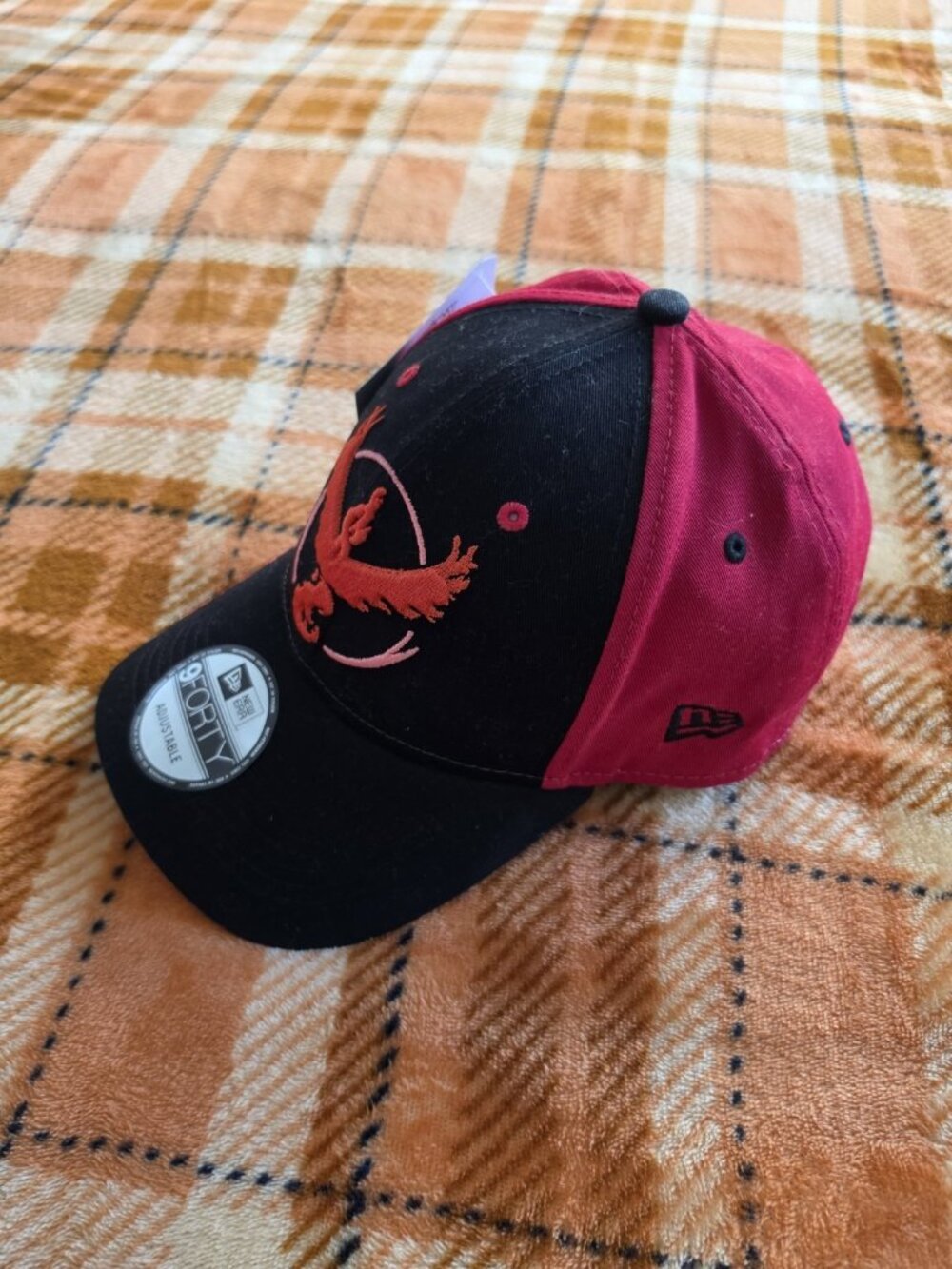 New Era 9FORTY Pokémon GO Team Valor Adjustable Baseball Cap Black/Red Unisex - Picture 7 of 9
